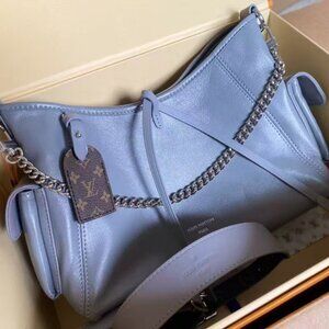 Classic Louis Vuitton Bag: A Stylish and Versatile Choice for Elegance